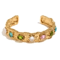 Brazalete irregular bañado en oro de 18 quilates con cinco piedras preciosas de colores - Bangle / Oro con circonita multicolor
