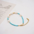 Bracciale fatto a mano con turchese e perle con chiusura in oro 18K e tag AU750 - Bracciale