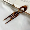 U-shaped hair pin in elegant tortoiseshell acetate finish with circular ring detail - Red Leopard
