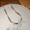 Collier de perles géométriques rose et violet avec trois perles blanches et chaîne - Style Perle Pierre Naturelle Rose Violet (20#)
