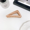 Matte altrosa dreieckige Haarklammer für elegante Frisuren im Korea-Stil - Hautfarben