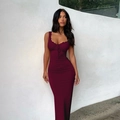 Eng anliegendes burgunderrotes rückenfreies Maxikleid mit Spitze und Schnürung vorne - XS / Burgunderrot
