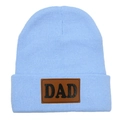 Hellblaue Strickmütze mit braunem Lederpatch und DAD-Schriftzug für Herren und Väter - Erwachsene Elastisch / Himmelblau (DAD)