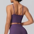 Dunkelviolettes Yoga-Set mit dünnem Träger-Sport-BH und hoch taillierter Leggings - S / Dunkelviolett