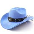 Détail du chapeau de cowboy en daim bleu avec rivets turquoise et badge métal vintage - M (56-58cm) / Bleu ciel profond