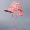 Detail van roze geruite vissershoed met een strik en verstelbaar winddicht trekkoord - M (56-58cm) / Roze