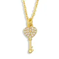 Collar de llave en forma de corazón bañado en oro de 18K con pavé de circones y cadena O - Llave de cabeza de corazón