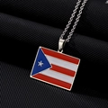 Détail macro du pendentif drapeau de Porto Rico avec chaîne en argent poli - Collier Argent A (Drapeau rectangulaire)