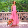 Zomerse roze maxi-jurk met spaghettibandjes, bloemenpatroon en een linnen-look textuur - S / Roze