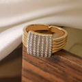 Vergoldeter geometrischer Ring mit quadratischem Design und klarem Zirkonia-Besatz - Quadratisches Gesicht Mehrlagig