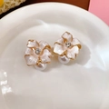 Macro detail of vintage floral earrings with cream enamel petals and pearl drops - Creamy White Gold-Edged Pearl Pendant Silver Needle Style (50#)