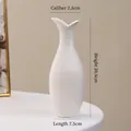 White ceramic vase with vertical textures and petal-shaped mouth, height 20.5cm - Glazed Heart Style (21cm)