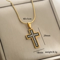 Detalle del colgante de cruz dorada con diamantes de imitación blancos y medidas reales - Estilo de Cruz de Diamantes de Imitación con Borde Negro (9-4)