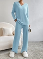 Detalle de conjunto de punto azul claro con cuello en V y textura de canalé muy suave - S / Top Y Pantalón / Azul