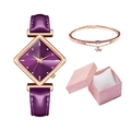 Détail d'une montre violette avec boîtier doré, bracelet étoile et boîte cadeau - Montre violette, bracelet et coffret cadeau