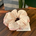 Chouchou à carreaux style français avec motifs nœuds roses et dentelle à pompons - Rose Blanc Nœud Bordure en Dentelle
