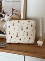 Dettaglio della borsa da trucco in cotone trapuntato con stampe a tema circo - Pochette Paradiso dei Conigli
