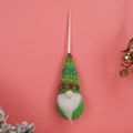 Weihnachtswichtel mit grüner Strickmütze, roter Schneeflocke und weißem Bart als Anhänger - Grün Hängend 3-04