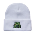 Berretto invernale in maglia bianca per adulti con ricamo a forma di rana verde - Berretto ricamato con rana / Bianco