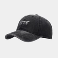 Detalle del bordado blanco WTF en una gorra de béisbol negra lavada de estilo vintage - Negro