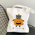 Détail du sac cabas en toile avec imprimé chat et citrouille d'Halloween sur chaise - Chat Noir dans la Citrouille Halloween Style 16