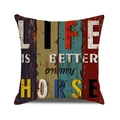 Detailaufnahme des Vintage-Kissenbezugs mit Holzmaserung und Life is Better on my Horse - Stil 5/HORSE / 45cmx45cm