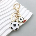 Gouden sleutelhanger met een zwart-witte voetbal en een rode sneaker hanger bedels - Voetbalschoen Hanger (ER772)