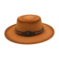 Détail de la boucle de tête de taureau en bronze sur la bande en cuir d'un chapeau jazz - Taille unique / Chameau