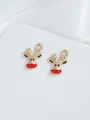Detail van twee emaille rendierbedeltjes voor DIY kerstsieraden en kettingen maken - Gouden Rendier (1)