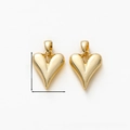 Vista detallada del colgante de corazón en oro de 18K con medidas 15,3 mm x 11,5 mm - 4 piezas