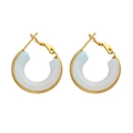 Boucles d'oreilles créoles en acier titane doré avec accents en résine bleu clair translucide - Style Créoles en C Or + Bleu (KE028)