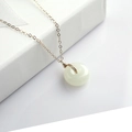 Eleganter weißer Hetian Jade Pingan Anhänger mit vergoldeter Edelstahl Halskette - 12MM (Mit Halskette) / Weiß