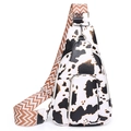 Dettaglio della borsa a tracolla in pelle PU animalier con tracolla geometrica - Beige con Stampa Mucca