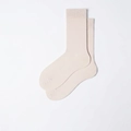 Minimalistische cremeweiße Baumwollsocken mit klassischem Rippbündchen für den Alltag - Glimmerweiß