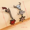 Asymmetrische Western-Cowboy-Ohrringe mit Revolver und Leopardenhut-Anhängern und Maßen - Western Cowboy-Set