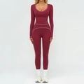 Ensemble de yoga bordeaux pour femme avec bordure blanche, haut manches longues et legging - S / Haut Et Bas / Rouge Cerise