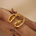 Eleganti orecchini a croce in argento S925 dorato con pavé di zirconi su base in legno - Argento 925 / Oro 18K