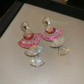 Orecchini a ventaglio a tre strati in oro 18K con gemme viola e pavé di diamanti - Orecchini a Ventaglio Rosso Rosa (9 Diamanti) / Ago d'Argento - Rosso Rosa