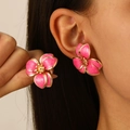 Pendientes de flor de esmalte rosa con borde dorado y diseño de pétalos de doble capa - Pendientes de botón (01 Pendientes Rosas A-995) / Rosa