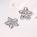 Eleganti orecchini a lobo a fiore in argento con trama a strisce metalliche lucide - Color Acciaio