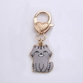 Porte-clés chat rayé gris mignon avec mousqueton coeur doré en alliage de zinc - Expression Chat Gris