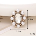 Macro detail of vintage pearl lady portrait charm with 2.7cm x 2.1cm dimensions - D1722 Pearl Glass Oval