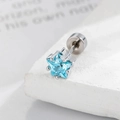Stervormige oorknop met een schitterende blauwe zirkoon in een zilverkleurige zetting - Lichtblauwe Ster (Per Stuk)