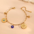 Detalle de pulsera dorada con colgantes de ojo turco, girasol y sol con turquesa - Pulsera de Girasol con Ojo Dorado (F311)