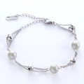 Pulsera de doble capa en acero inoxidable con cuentas pulidas y mate sobre blanco - Color Acero