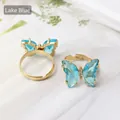 Schmetterlingsring in Lake Blue mit verstellbarem goldenem Band im Minimal-Design - See Blau