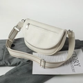 Elegante borsa a tracolla a mezzaluna bianco crema con ampia tracolla in tessuto e similpelle - Bianco Sporco