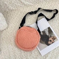 Borsa a tracolla rotonda in pelliccia sintetica rosa con cinturino nero regolabile - Stile Rotondo / Rosa