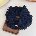 Marineblauer Haargummi mit Punkten, Rüschen, rotem Herzknopf und Handmade-Etikett - Rüschen Punkte / Marineblau