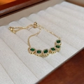Bracelet doré réglable avec pierres vert émeraude et halo de diamants micro-pavés - Bracelet en Zircone Carré à Lunette Plaqué Platine (19)